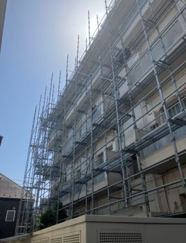 大規模修繕工事　SRC造 地上4階　東京都内　8月